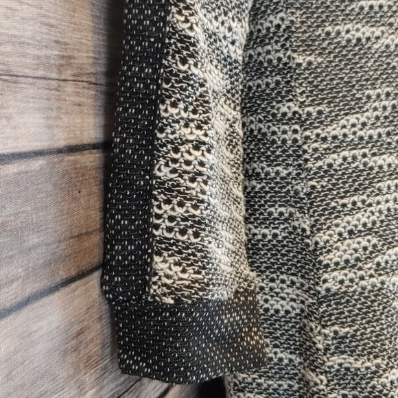 Jessica Simpson Sweater Size Small - Picture 5 of 10